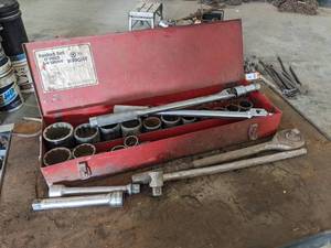 lot 199 image: 34 Drive Sockets and Socket Wrenches - Sockets are S-K and Wright