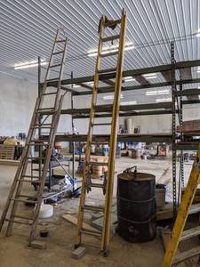 lot 252 image: Werner 24 Fiberglass Extension Ladder