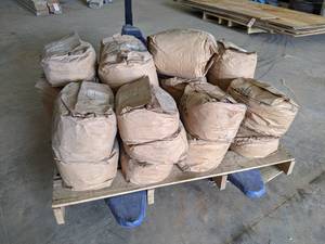 lot 254 image: PALLET LOT - Bags of Concrete Pigment - See pics for specs