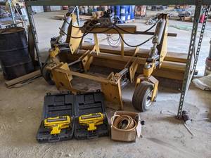 lot 35 image: HitchDoc Dual Dozer Laser Grader for Skidloader w (2) Trimble GCR-2SM Laser Assemblies