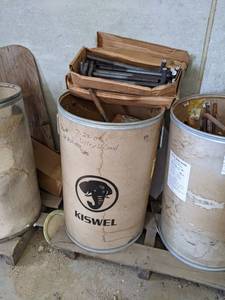 lot 271 image: Barrel of 1 x 16 Bent Anchors