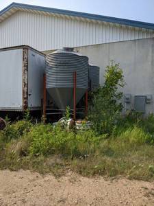 lot 60 image: Lot of (2) Galvanized Feed Bins - About 12 Tall x 6 Diameter