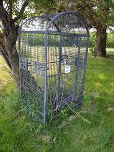 lot 689 image: Metal Bird Cage