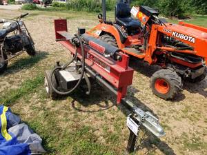 lot 605 image: Swisher Log Splitter LS722H 22-Ton
