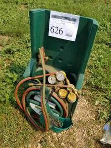 lot 626 image: Victor Medalist Welding and Cutting Outfit  with Welding Caddy Portable Tote, Hoses and Torch