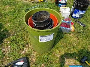 lot 652 image: Lot of Plastic Buckets and Flower Pots