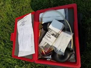 lot 671 image: Pneumatic Receiver Controller and Transmitter Calibration Kit  with Plastic Case and Johnson Controls T-4002 Room Thermostat, Siemens Powers Controls