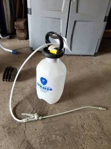 lot 702 image: Harvest King Farm & Garden Sprayer High Density Poly Tank 26028 2-Gallon