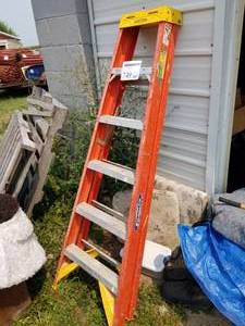 lot 749 image: Werner Non-Conductive Fiberglass Step Ladder 6