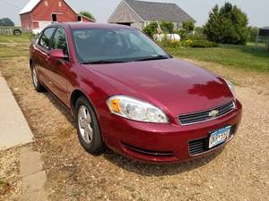 lot 604 image: 2008 Chevrolet Impala LT 4 Door Sedan