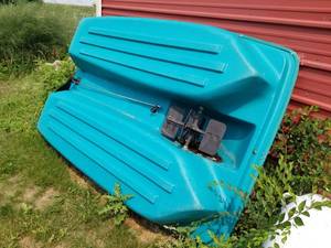lot 801 image: Sun Dolphin Paddle Boat 4-person