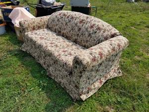 lot 802 image: Living Room Couch