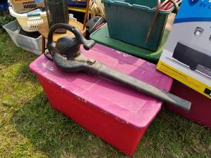lot 805 image: Remington Electric BlowerVac
