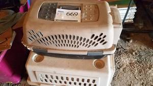 lot 699 image: Lot of (2) Plastic Pet Carriers