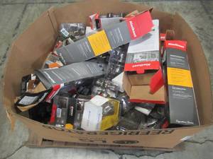 lot 106 image: WHOLESALE MIXED PALLET OF MISCELLANEOUS KWIKSET ENTRY AND INTERIOR DOOR HARDWARE