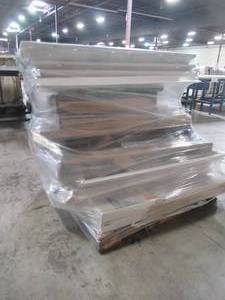 lot 109 image: WHOLESALE MIXED PALLET OF MISCELLANEOUS SHOP AND GARAGE LIGHTING