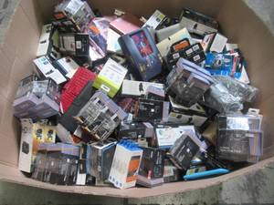 lot 117 image: WHOLESALE MIXED PALLET OF MISCELLANEOUS DIGITAL CAMERAS, TABLETS AND OTHER ELECTRONICS