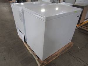 lot 123 image: WHOLESALE MIXED PALLET OF CHEST FREEZERS