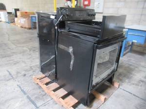 lot 219 image: WHOLESALE MIXED PALLET OF RANGE OVEN AND MINI FRIDGE