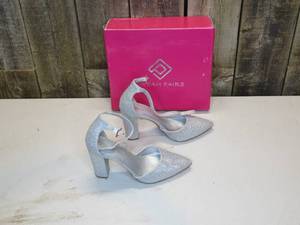 Dream Pairs Coco Silver Glitter Size 7