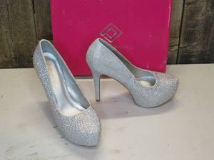 Dream Pair Swan-30-Shine Silver Glitter Size 9.5