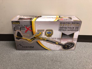 lot 39 image: MX100E Metal Detector