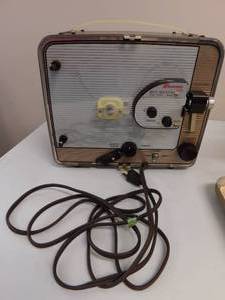 lot 7 image: Brownie 500 8mm Movie Projector