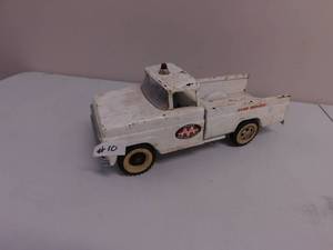 lot 10 image: Metal Tonka Wrecker Truck
