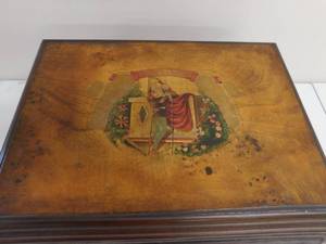 lot 18 image: Cigar Storage Box