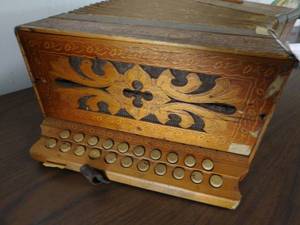 lot 76 image: Antique Venezia Accordion