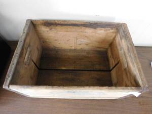 lot 79 image: Wood Crate