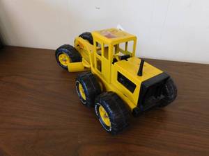 lot 99 image: Metal Tonka Toy