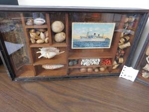 lot 107 image: 2 - Hawaian Collectible Decor