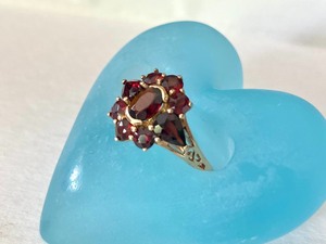 10k Gold and Garnet Flower Design Ring