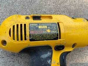 lot 104 image: DeWalt 38th Inch VSR Rechargeable Drill With Charger