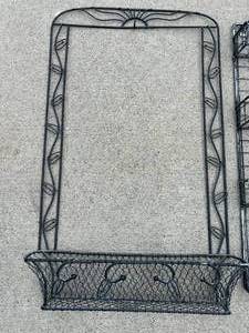 lot 115 image: 2 Wire Wall Mount Storage Pieces