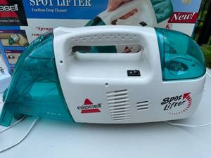 lot 124 image: Bissell Spot Lifter Cordless Deep Cleaner