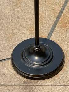 lot 136 image: Metal Floor Lamp