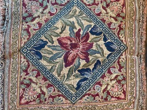 lot 6 image: 4 Amazing Accent Pillows
