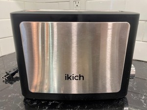 lot 24 image: Cutlery and a iKich Toaster