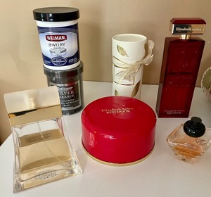 lot 33 image: Pretty perfume and More