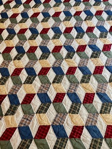 lot 39 image: Beautiful  Quilt