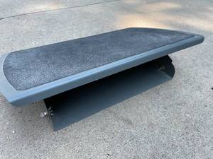 lot 164 image: 3M Adjustable Foot Rest