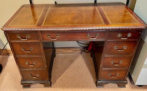 lot 97 image: Vintage Desk