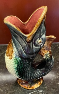 lot 233 image: Fantastic Fish Vase- Gurgler