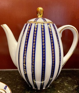 lot 232 image: Royal Danube Coffee and Tea Service for 4