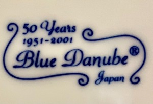 lot 231 image: 8 Blue Danube Plates