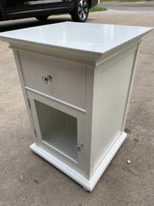 lot 189 image: White Wooden Accent Table w Storage