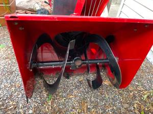 lot 325 image: Troy-Bilt 8 HP 24 Inch Snowblower With Electric Start
