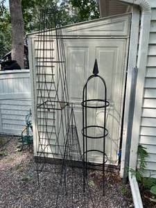 lot 328 image: 3 Metal Garden Arbors